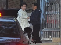[포토] 故 정주영 회장 14주기 참석하는 현정은 회장