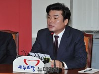 [포토] 모두발언 하는 원유철 정책위의장