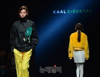 둘리 캐릭터가 옷 속으로..디자이너 이석태 런웨이 2/2