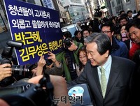 [포토] 관악구 고시촌 찾은 김무성 대표