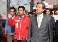 [포토] 청년들 만나기 위해 이동하는 김무성 대표와 오신환 후보