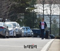 [포토] 구자철, 대표팀 숙소로 향하는 가벼운 발걸음