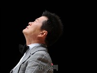 [포토] 기자회견중 허공 바라보는 태진아