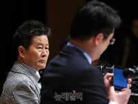 [포토] 태진아 기자회견, 현지 카지노 지배인과 통화연결