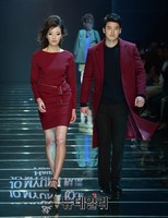 환희와 공감을 표현한 디자이너 조명례 런웨이2/3