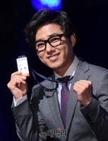 [포토] 일락 '개미의 꿈' 신입사원의 마음 담아