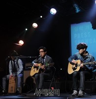 [포토] 가수 일락, '거미의 꿈' 현대인의 진짜 삶을 담아