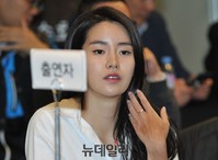 [포토] 손 부채질 하는 배우 임지연