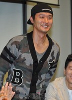 [포토] 인사 하는 배우 이성재