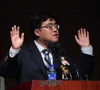 [포토] 뉴데일리 특별강연회, 강연하는 이호 목사