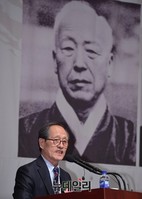 [포토] 뉴데일리 특별강연회, 인사말하는 인보길 회장