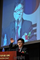 [포토] '우남과 박정희를 넘어 자유통일로' 강연하는 류근일