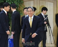 [포토] 입장하는 윤종규 KB금융지주회장