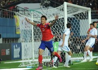 [포토] 첫골 넣고 환호하는 구자철