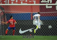 [포토] 우즈벡에 동점골 허용하는 대한민국