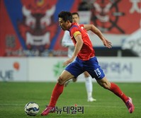 [포토] 드리블 돌파하는 구자철