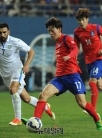 [포토] 한국-우즈벡, 이재성 '공수 모두 종횡무진'