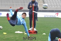 [포토] 축구 국가대표 구자철 '족구왕' 등극