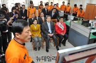 [포토] 안전센터 찾은 김무성 대표와 오신환 후보