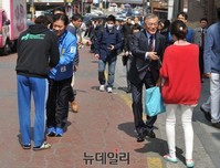 [포토] 관악구 고시촌 찾은 문재인 대표
