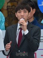 [포토] 청년일자리 대책 요구 기자회견 가지는 김동근 대표