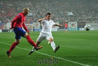 [포토] 크로스 올리는 차두리 선수