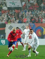 [포토] 대표팀 마지막 경기 최선을 다하는 차두리