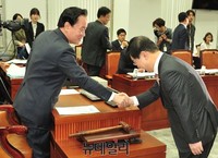 [포토] 정개특위에서 만난 이병석 위원장과 박범계 의원