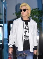 [포토] 선글라스 쓰고 입장하는 강남