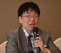 [포토] 임을위한행진곡 토론회 사회맡은 장원재