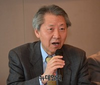 [포토] 임을위한행진곡 토론회 발제하는 양동안 명예교수