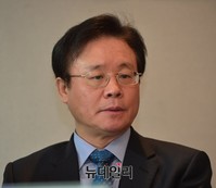 [포토] 임을위한행진곡 토론회 참석한 유동열 원장