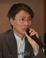 [포토] 임을위한행진곡 토론회 발제하는 조우석 문화평론가