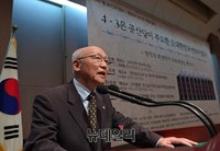 [포토] 4.3사건 왜곡실태보고하는 김영중 전 제주경찰서장