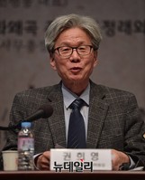 [포토] 4.3사건바로알기 주제발표하는 권희영 교수