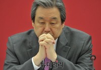 [포토] 생각에 잠겨있는 새누리당 김무성 대표