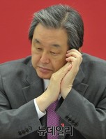 [포토] 생각하는 새누리당 김무성 대표