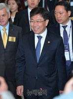 [서울모터쇼] 개막식에 참석한 윤상직 장관