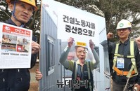 [포토] 건설노동자 부스 찾은 문재인 대표