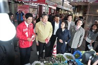 [포토] 신원시장 찾은 김무성 대표와 오신환 후보