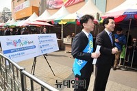 [포토] 마트 앞에서 공약 발표하는 정태호 후보