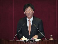 [포토] 교섭단체 대표연설 하는 유승민 원내대표