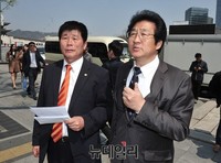 [포토] 김석범 규탄하는 올인코리아 조영환 대표