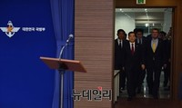 [포토] 기자회견장에 들어서는 한-미 국방부장관