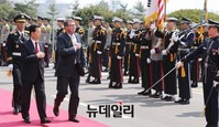 [포토] 국방부 의장대 사열하는 한-미 국방부장관