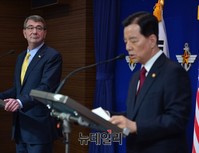 [포토] 한민구 장관 바라보는 애쉬턴 카터 美국방부장관