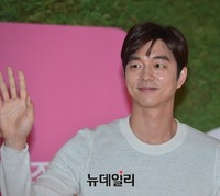 [영상] 아동인권보호 캠페인 참석한 공유, 팬서비스도 확실히