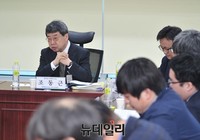 [포토] 정책토론회 사회보는 조동근 교수