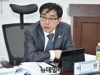 [포토] 토론회 참석한 이헌 변호사