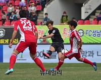[K리그] 수비수사이로 슛날리는 성남FC